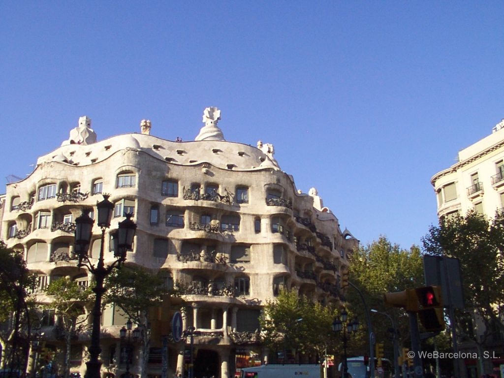 Sagrada Familia by Antoni Gaudí (carrer de Mallorca