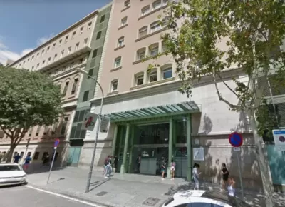 Hospital Clínic, entrada carrer Villarroel - Photo by Google