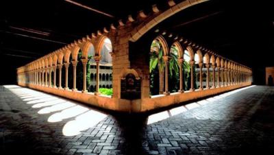 The magic hour in the Monastery of Pedralbes